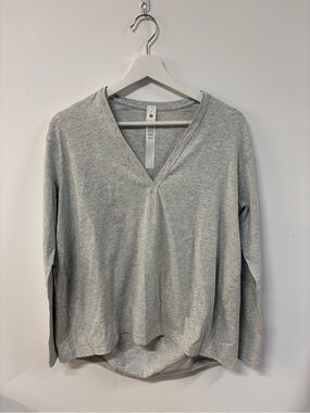 Lululemon Back in Action long Sleeve Top Size 4